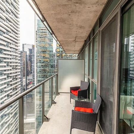 Apartament Gorgeous 1Br W/Parking Across The Scotiabank Arena Toronto Zewnętrze zdjęcie