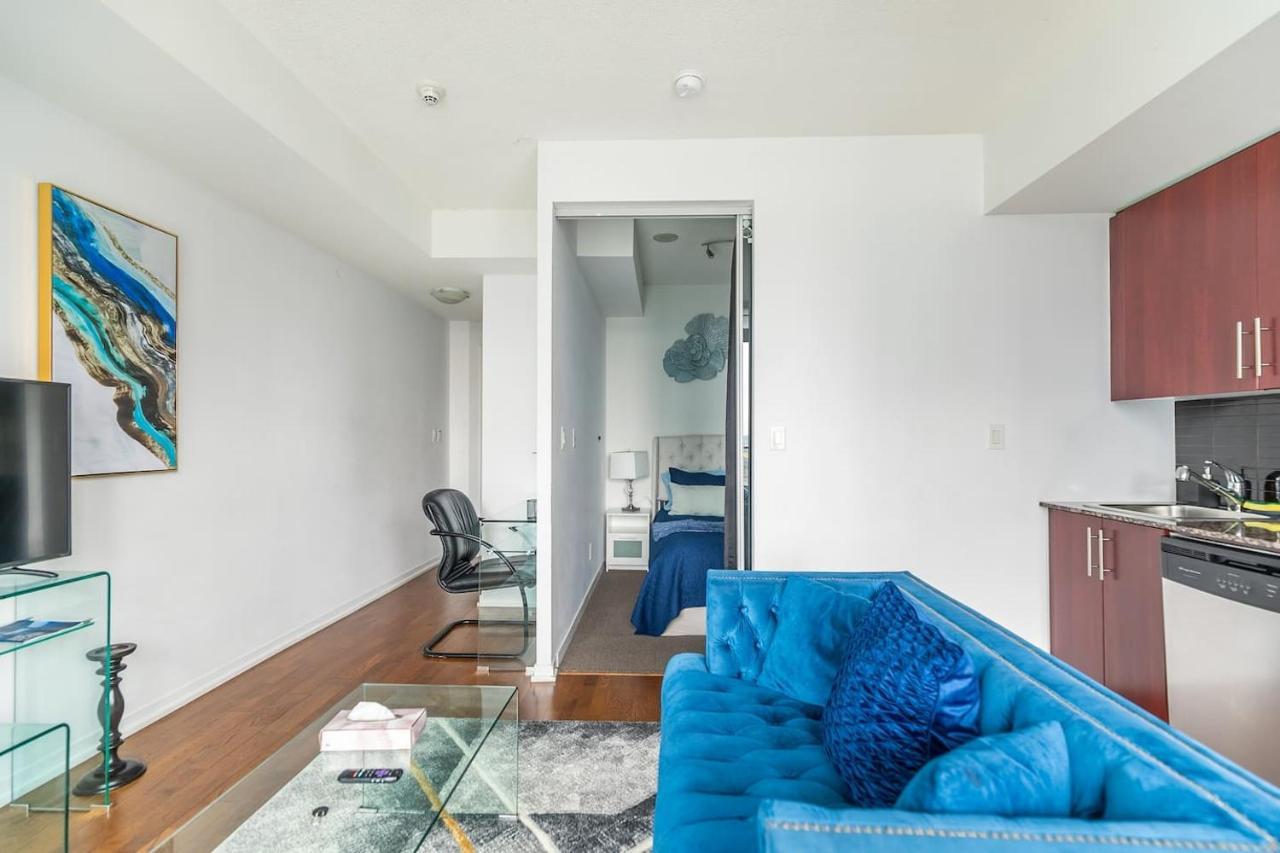 Apartament Gorgeous 1Br W/Parking Across The Scotiabank Arena Toronto Zewnętrze zdjęcie