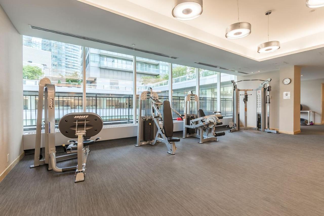 Apartament Gorgeous 1Br W/Parking Across The Scotiabank Arena Toronto Zewnętrze zdjęcie