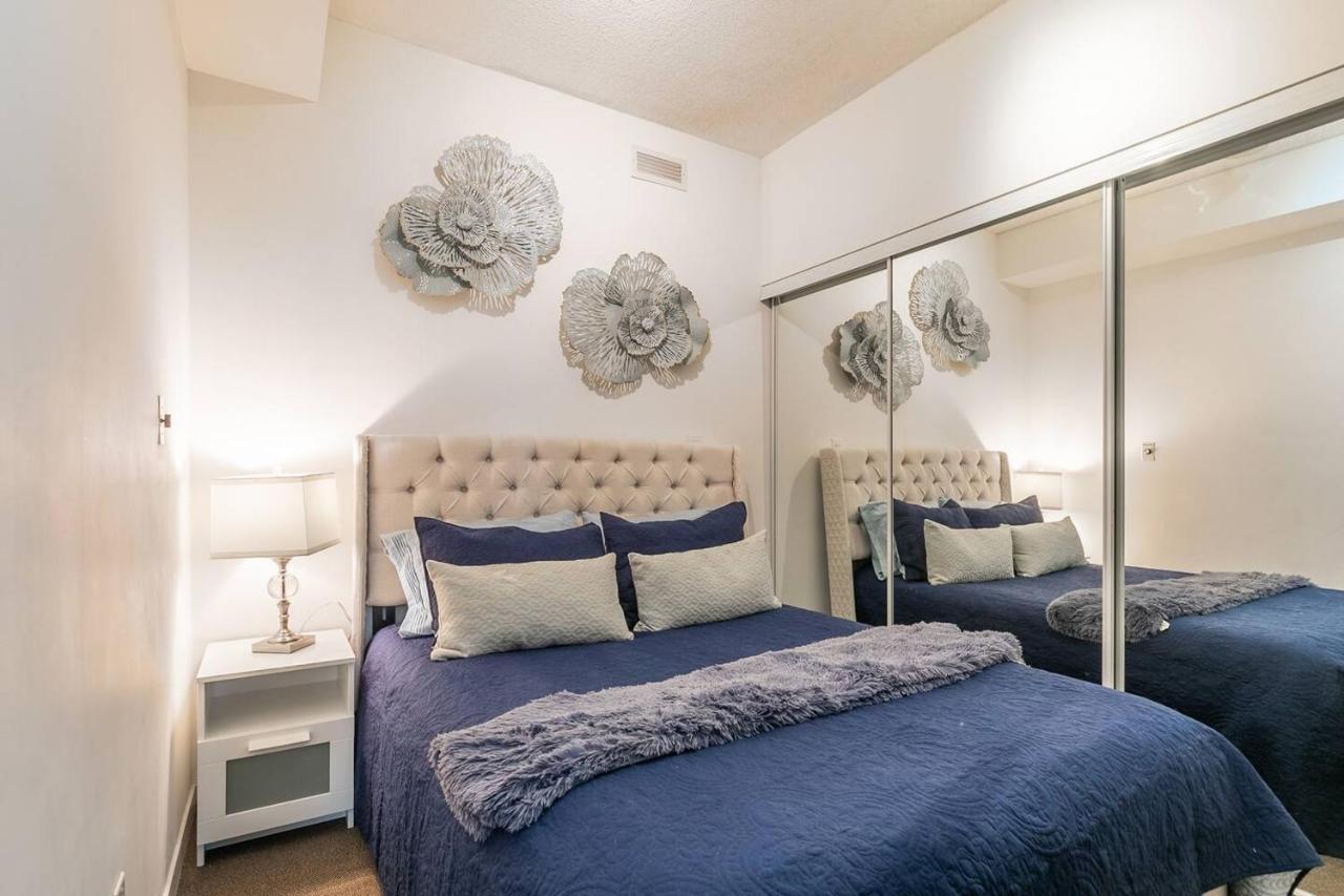 Apartament Gorgeous 1Br W/Parking Across The Scotiabank Arena Toronto Zewnętrze zdjęcie