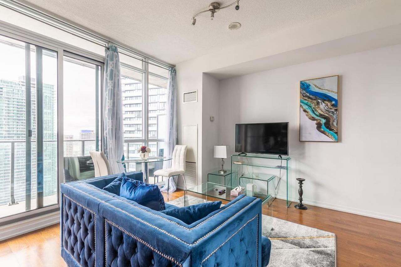 Apartament Gorgeous 1Br W/Parking Across The Scotiabank Arena Toronto Zewnętrze zdjęcie