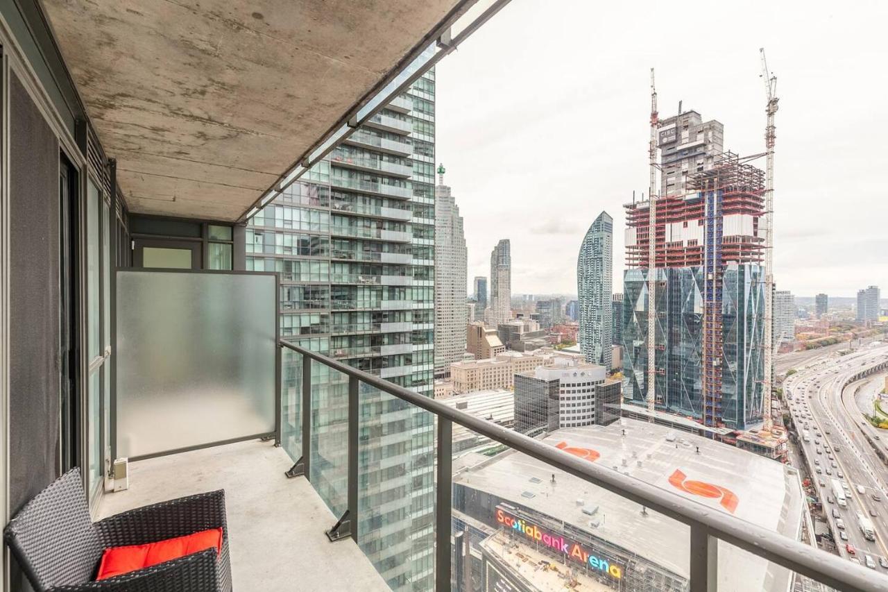 Apartament Gorgeous 1Br W/Parking Across The Scotiabank Arena Toronto Zewnętrze zdjęcie