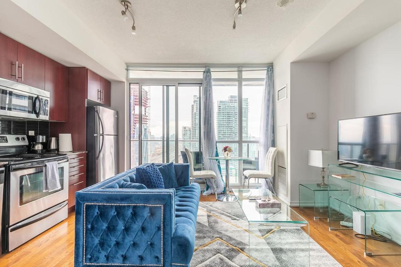 Apartament Gorgeous 1Br W/Parking Across The Scotiabank Arena Toronto Zewnętrze zdjęcie