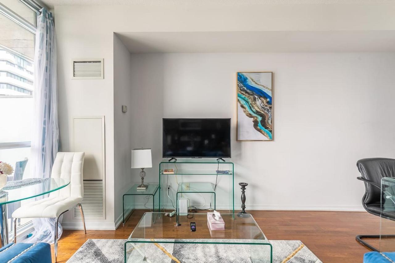 Apartament Gorgeous 1Br W/Parking Across The Scotiabank Arena Toronto Zewnętrze zdjęcie